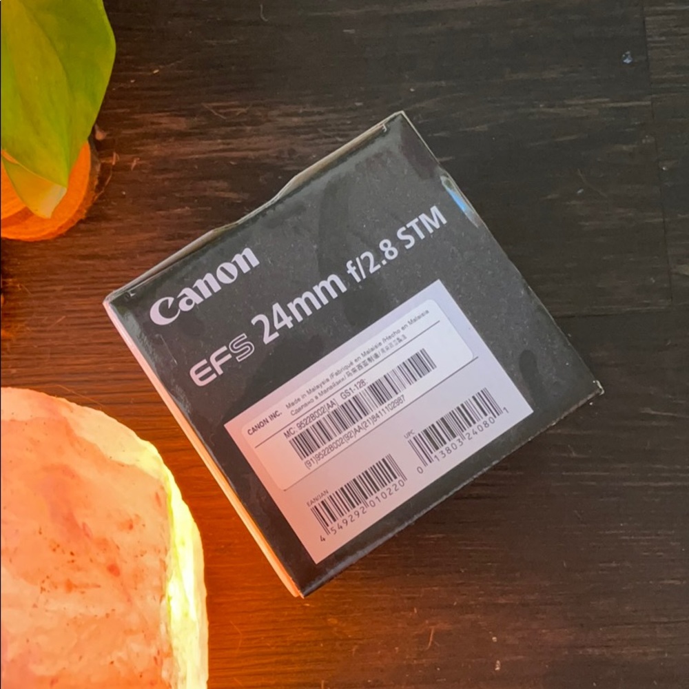 NEVER USED canon wide angle lens